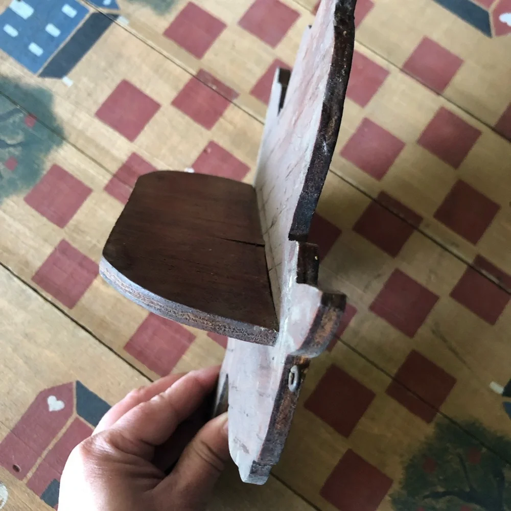 Wooden leaf shaped shelf